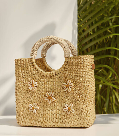 medium-size-square-kauna-reed-woven-bag-with-cream-handles-2