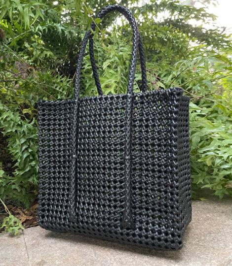 Beach-Bag-Lunch-Hand-Bag-Plastic-Medium-Black-Tote-Bag-1