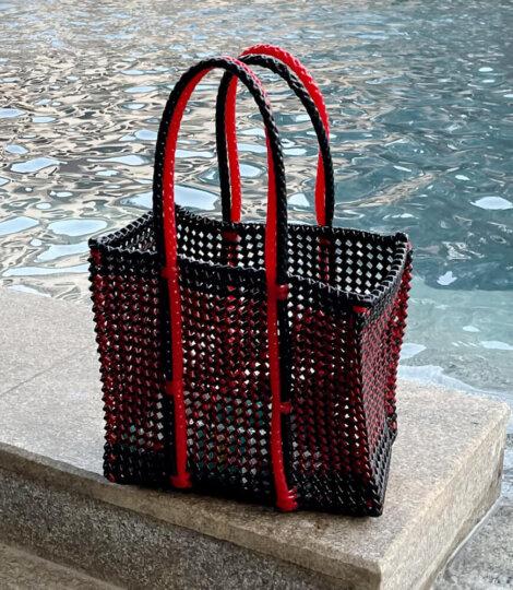 Beach-Bag-Hand-Bag-Hand-Knotted-Recycled-Plastic-Large-Red-Black-Koodai-Tote-Bag-1