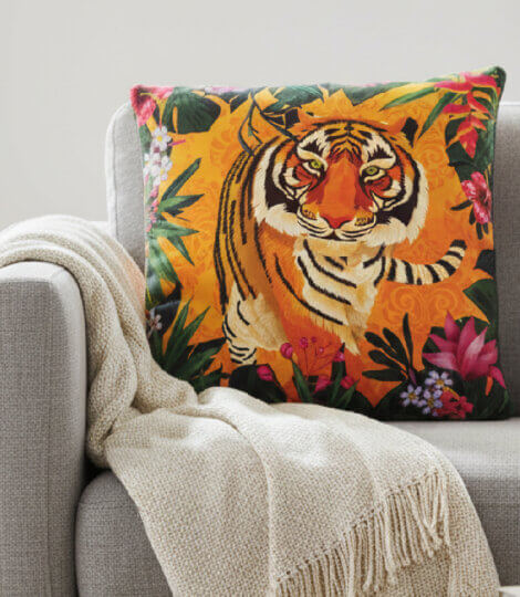 Maatir Velvet Tiger Cushion Cover – 16×16 Inch Decorative Throw Pillow with Double – Sided Indian Tiger Art & Tropical Leaves